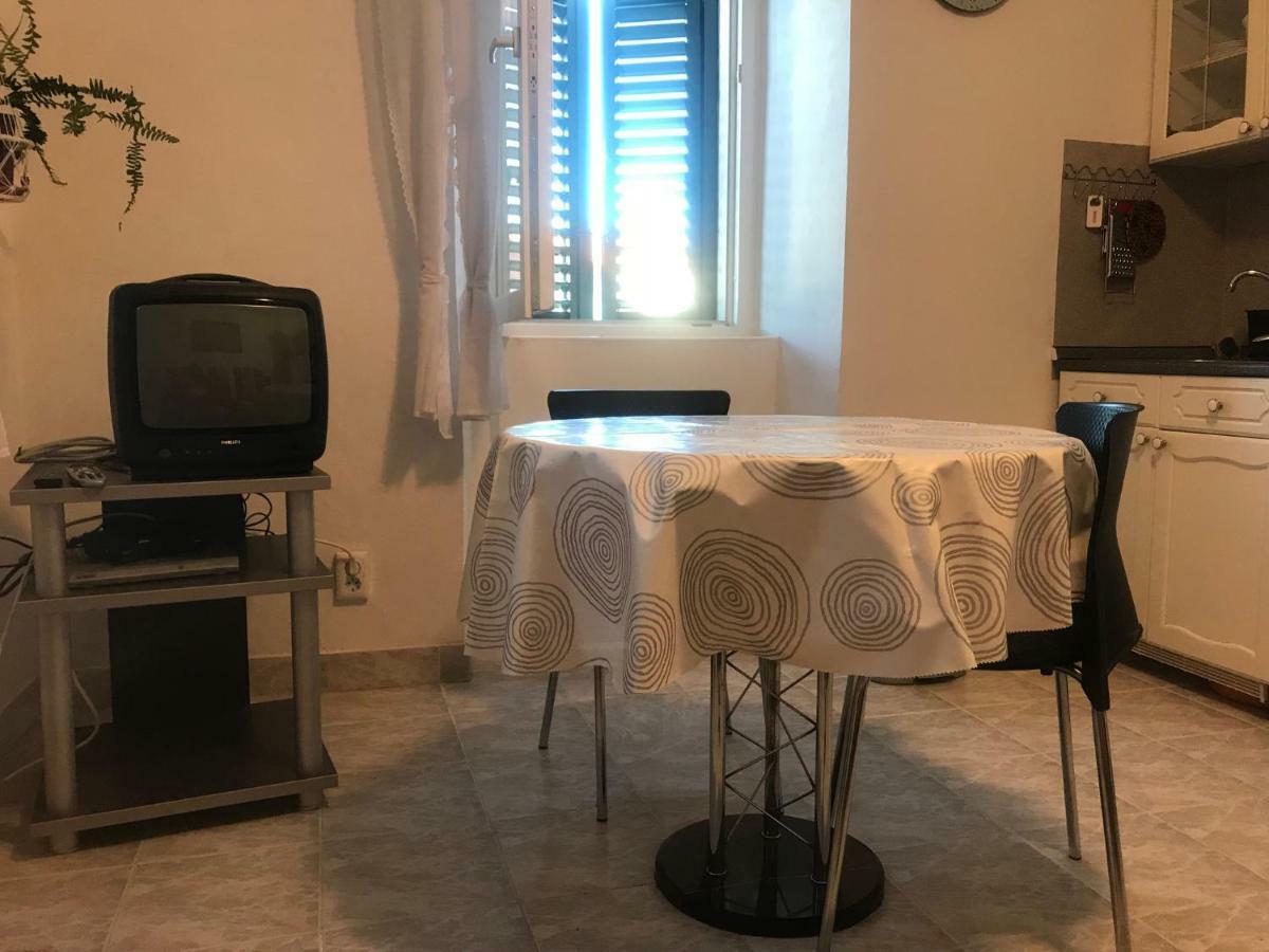 Apartman Gracin Primosten Bagian luar foto